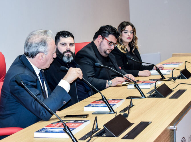 Salvatore Esposito incontra gli studenti della università federico secondo di Napoli a scampia